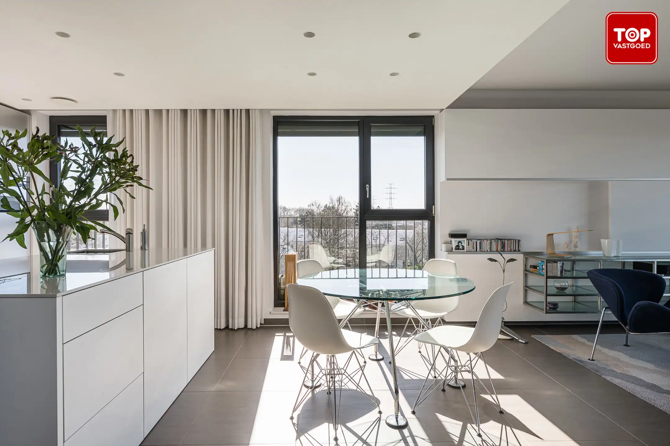 Hoogwaardig afgewerkte penthouse met 45m² terras. 2 slaapkamers, garage en staanplaats!  foto 6