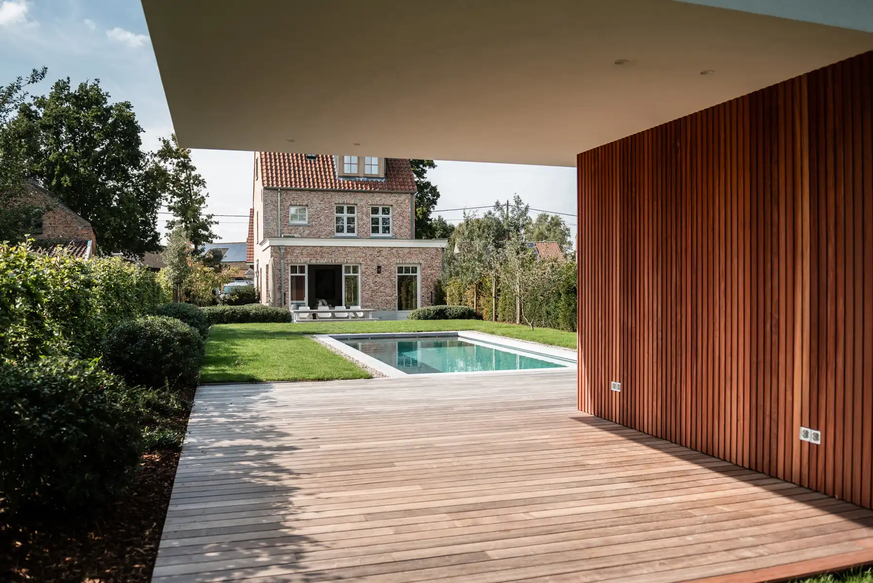 Exclusieve instapklare woning met zwembad en open groenzicht foto 7