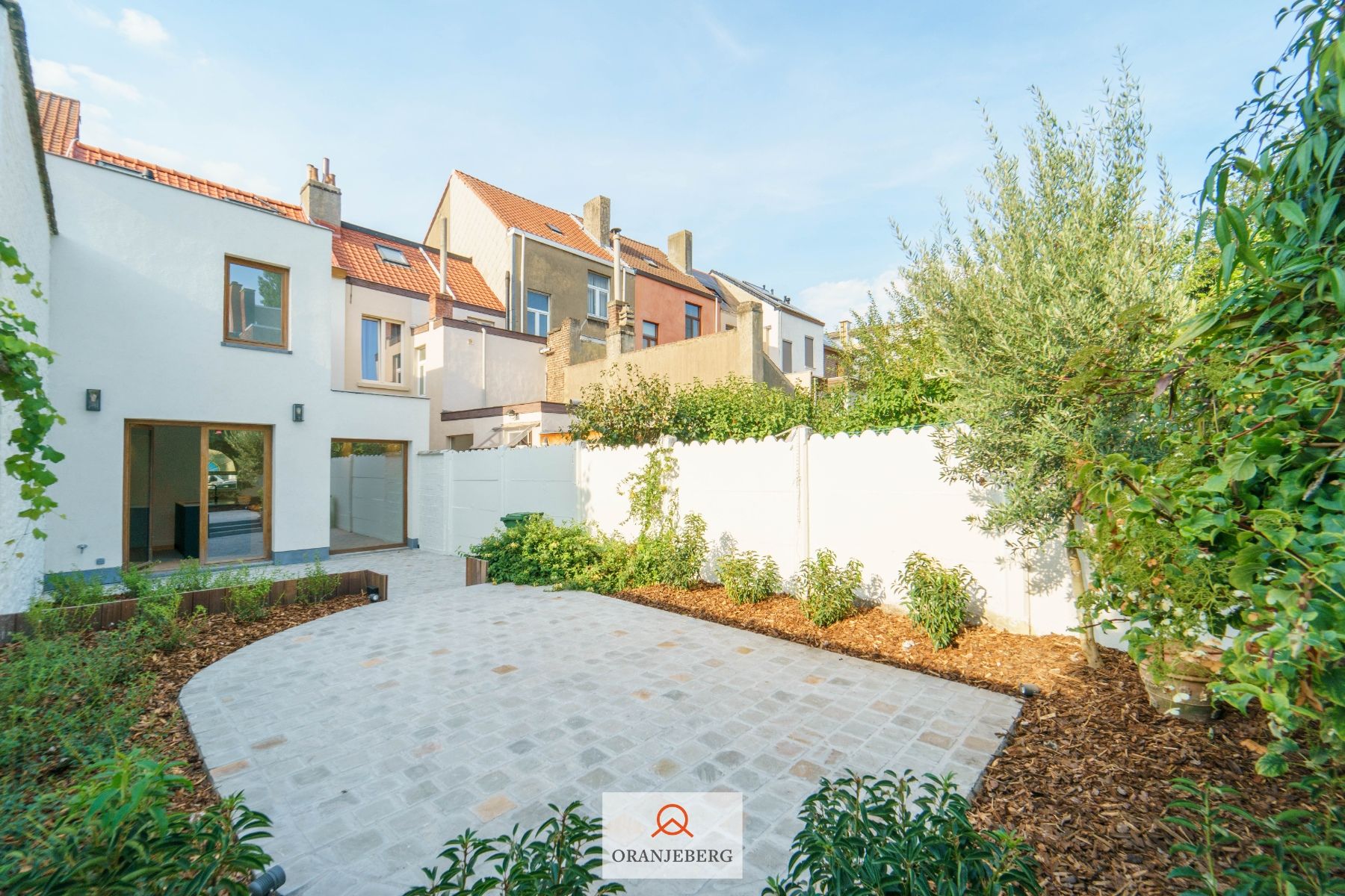 Gerenoveerde herenwoning met 4 slpk's vlakbij Muinkpark foto {{pictureIndex}}