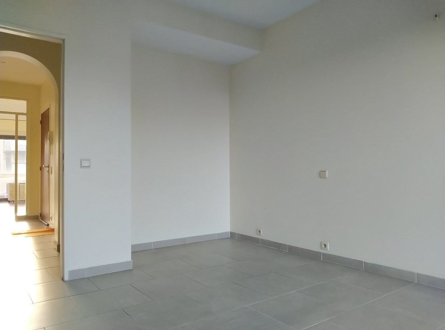 Ruim 2-SLPK.-appartement met kelderberging EN garagebox foto 6