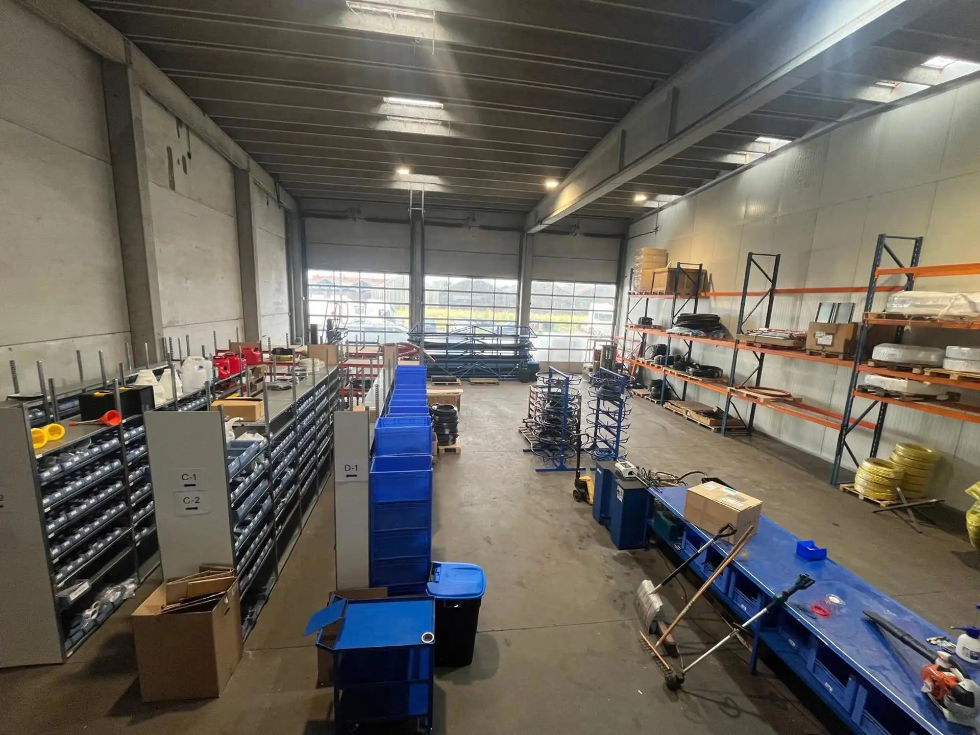 Haven-Antwerpen: magazijn met 3 poorten en moderne kantoorruimte foto 3