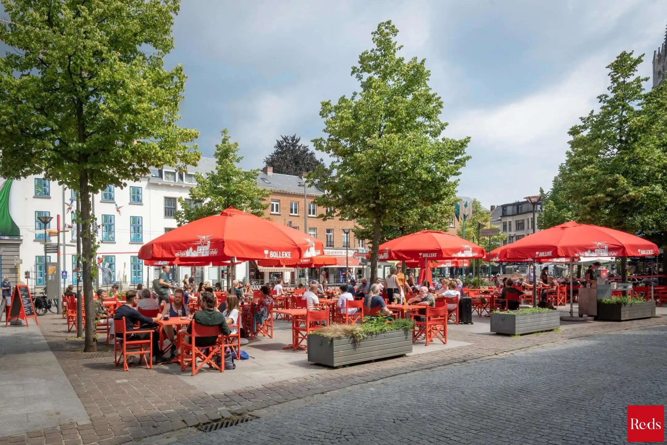 Vergund opbrengsteigendom op iconische locatie foto 18