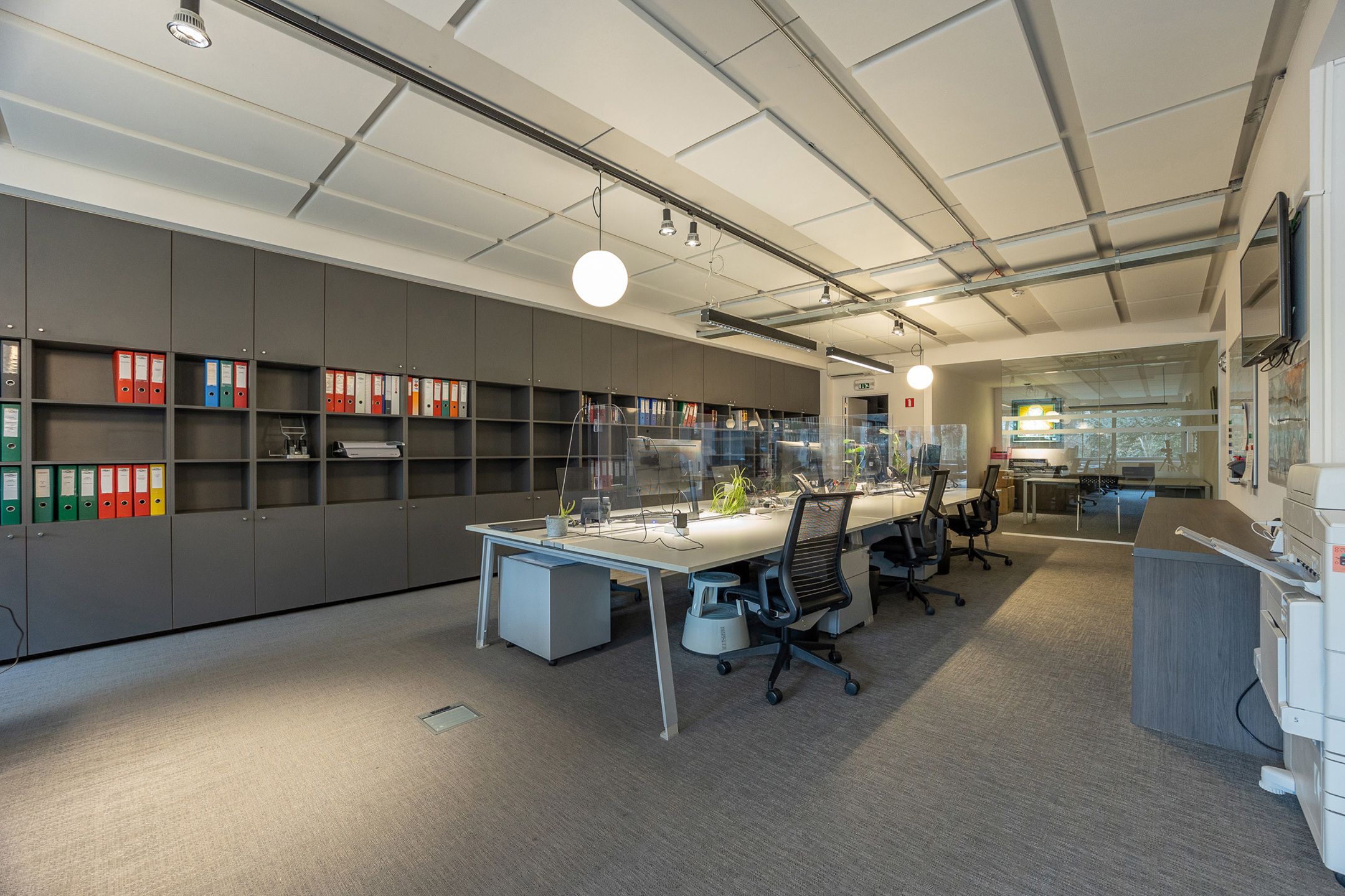 Gelijkvloers kantoor te koop te Berchem!  foto {{pictureIndex}}