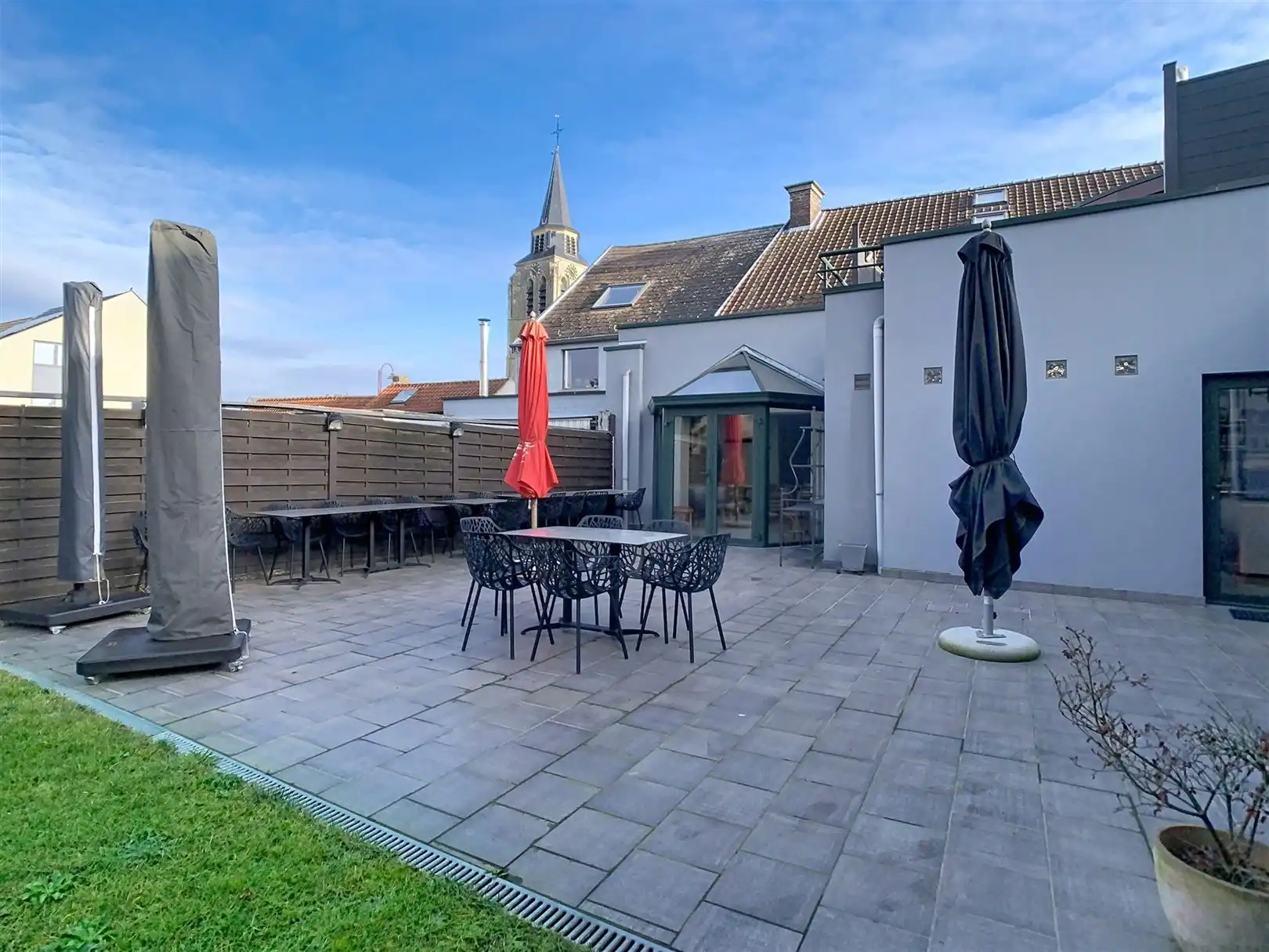 Gebouw met ruim 4 slaapkamer appartement en gelijkvloerse handelszaak foto 14