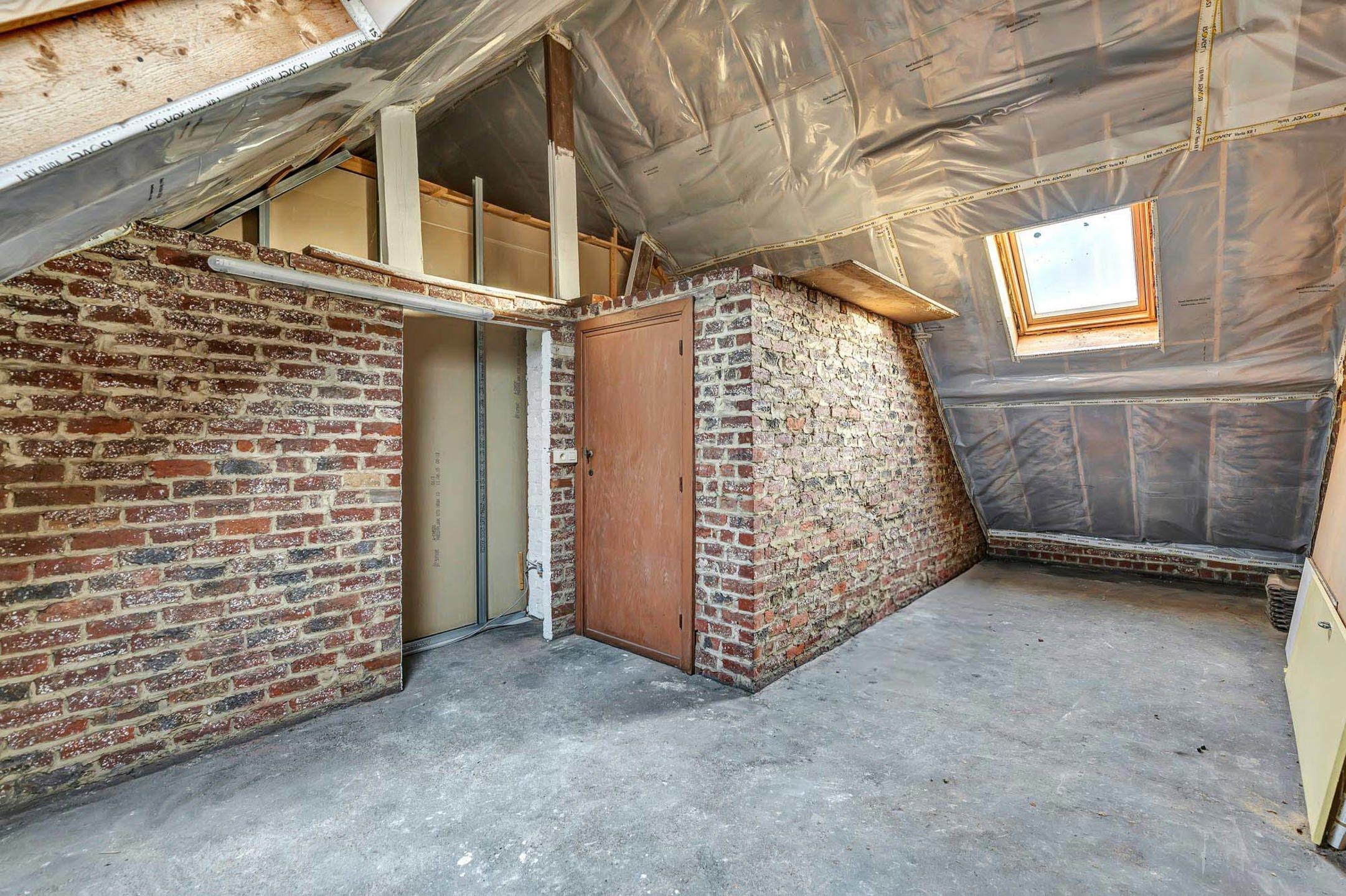 Instapklare woning met 5 slpks, tuin en fietsgarage foto 23