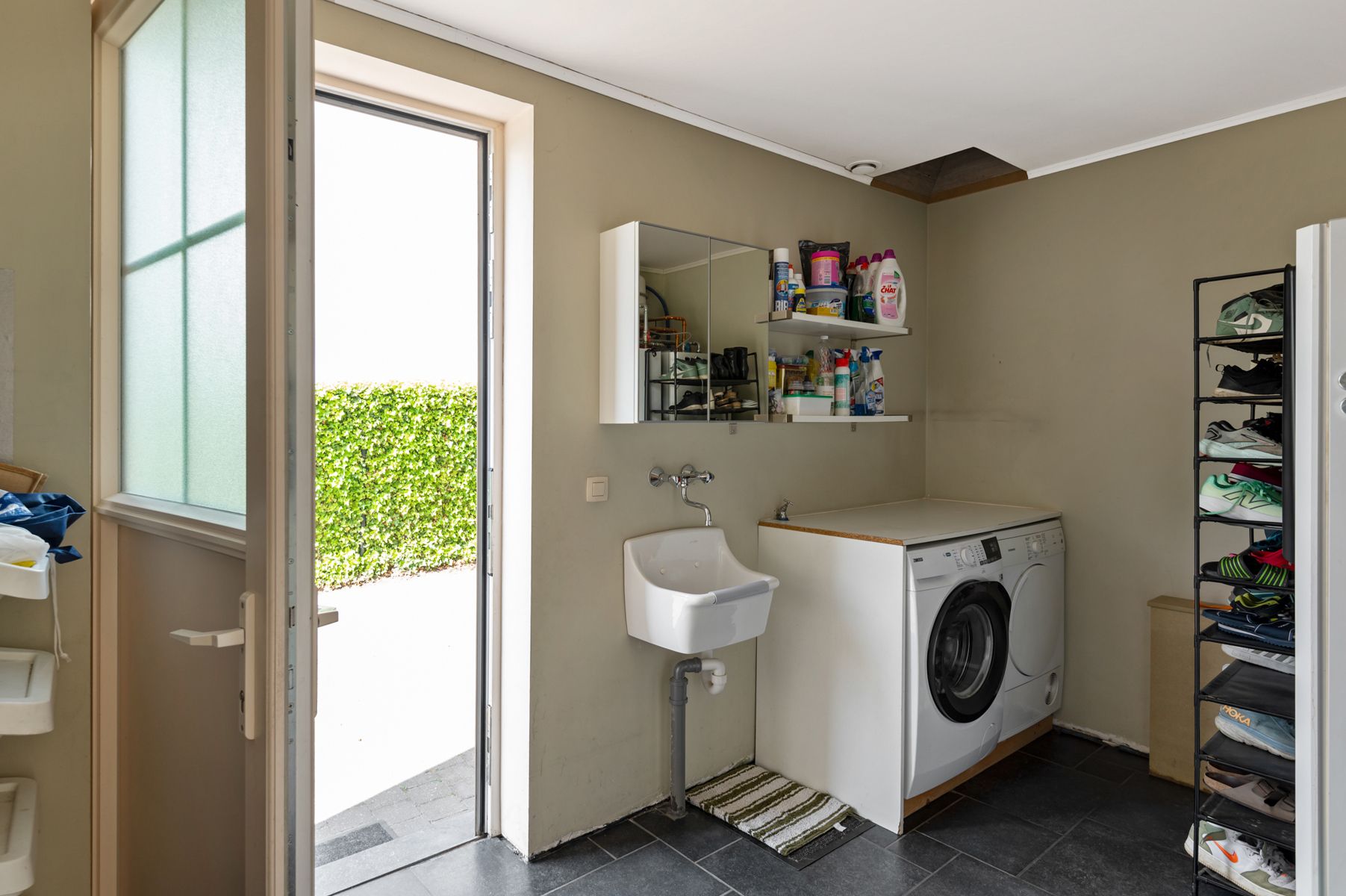 Recente villa met charme op ruime kavel foto 20
