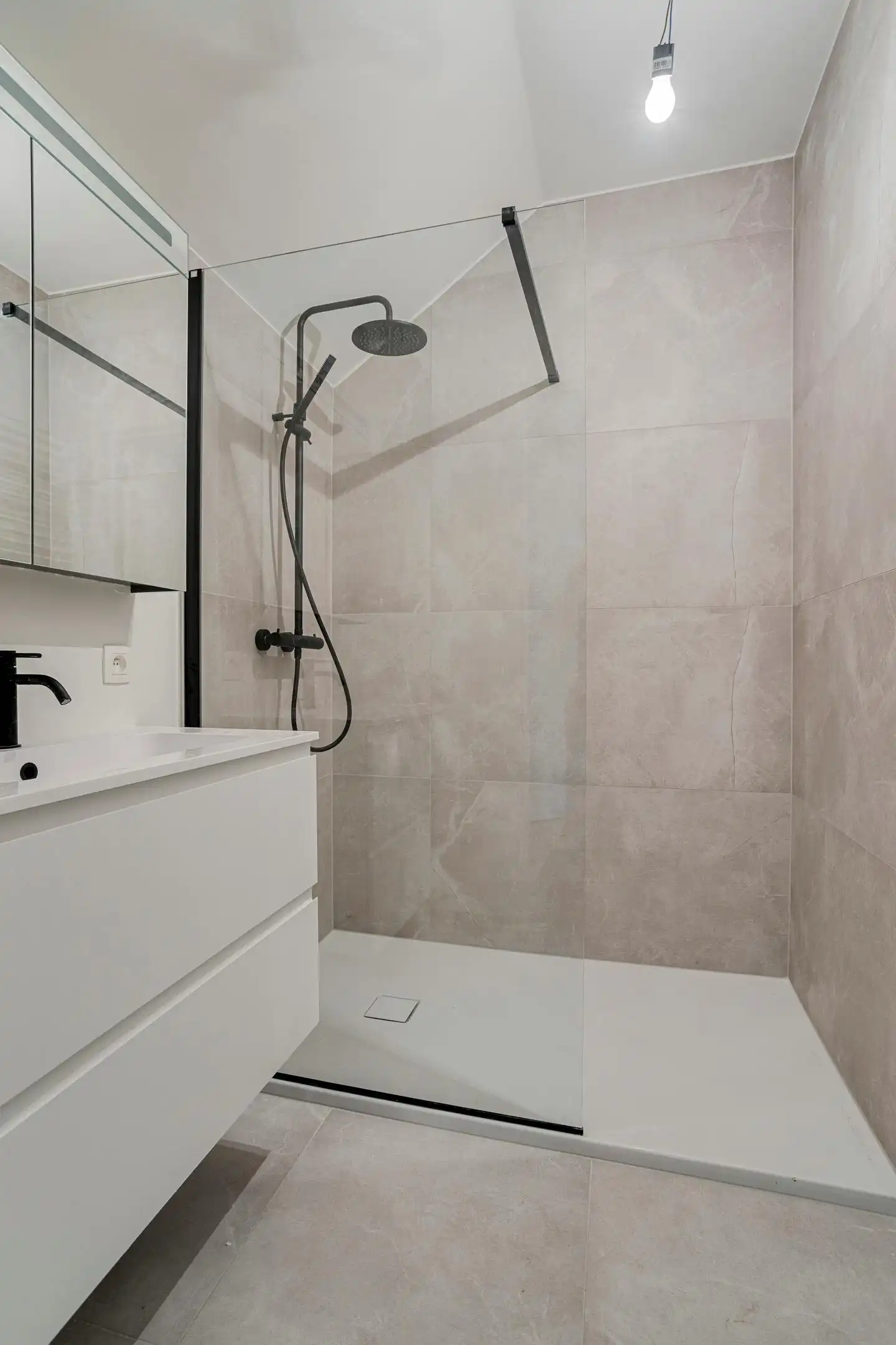 Stijlvol huis te centrum Brugge met 3 slaapkamers en garage foto 14