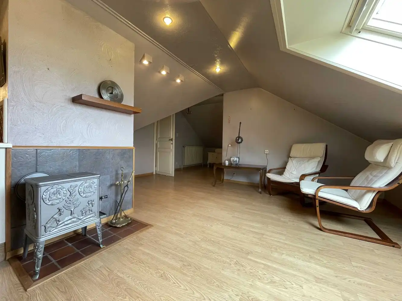 Charmante woning met grote tuin foto 18