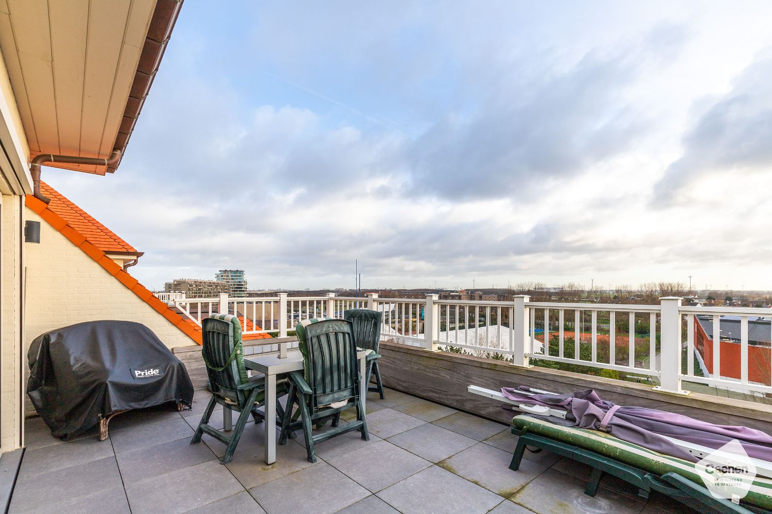 Hoog kwalitatief afgewerkt dakappartement met prachtig zicht nabij het strand foto 22