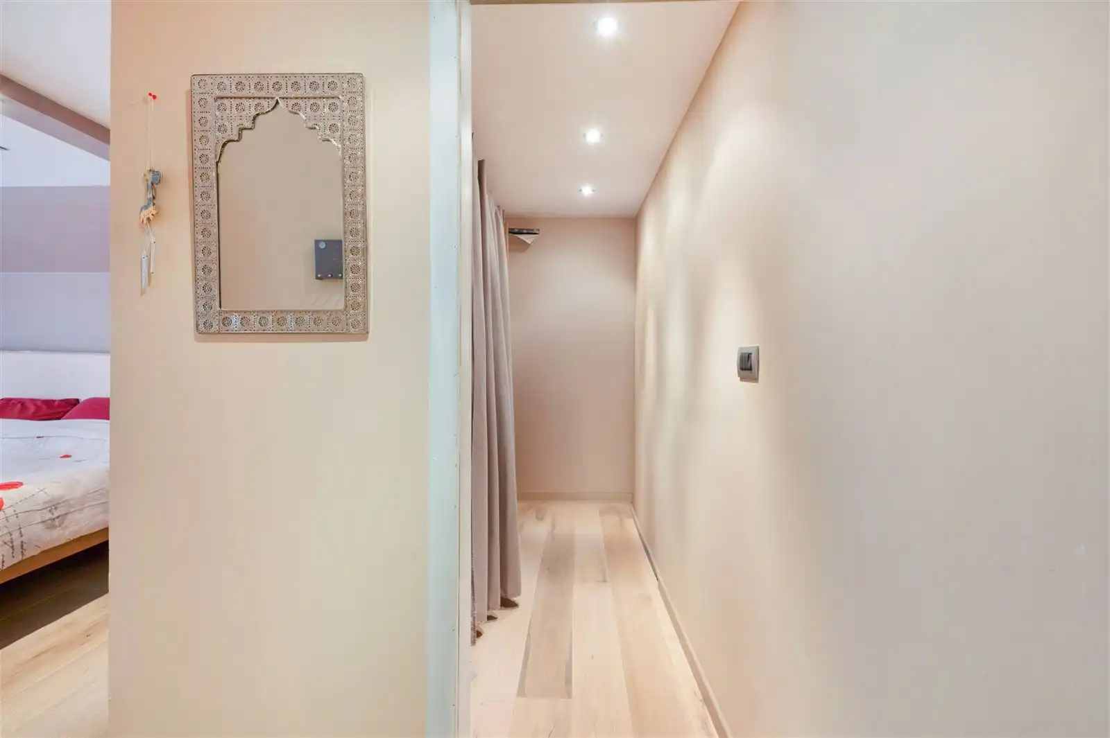 Ruime gerenoveerde gezinswoning zonder tuin foto 12