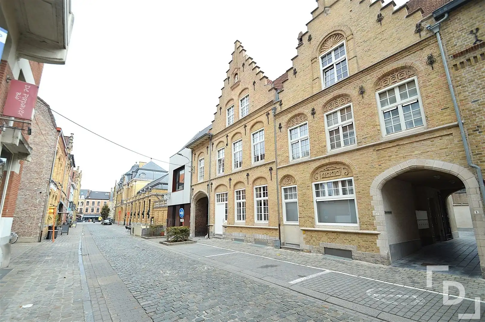 Ruim duplex appartement met garage te huur op toplocatie in Ieper foto 25