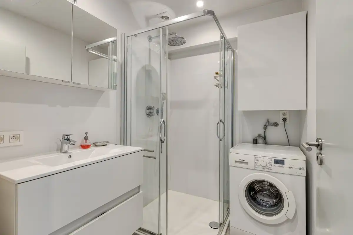 Volledig gerenoveerd tweeslaapkamer appartement op de zeedijk! foto 13