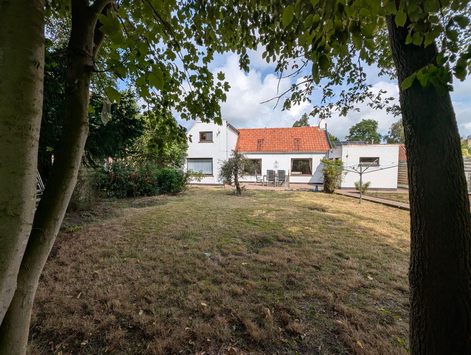 Vrijstaande villaatje met nieuwe keuken & badkamer. (op 519m² grond) foto 23