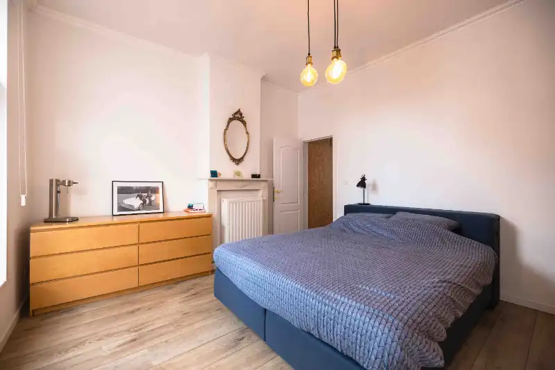 Gerenoveerde 2-slaapkamerwoning met terras te koop in Brugge foto 9