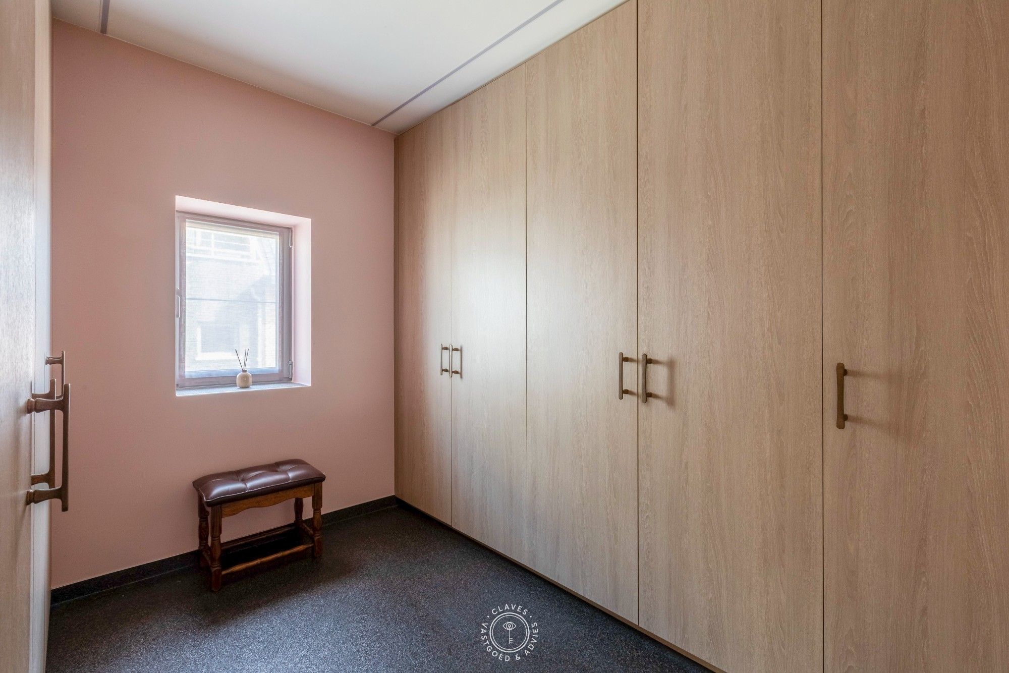 Instapklare woning en ruime tuin in het hart van Vrasene foto 15