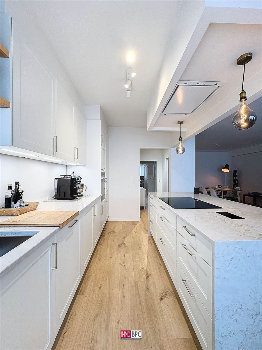 Volledig gereonveerd Appartement met 2 slk. foto 14