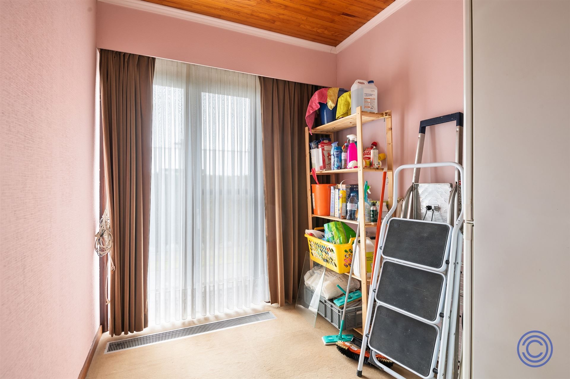 Te renoveren 3-slpk woning met west georiënteerde tuin! foto 12