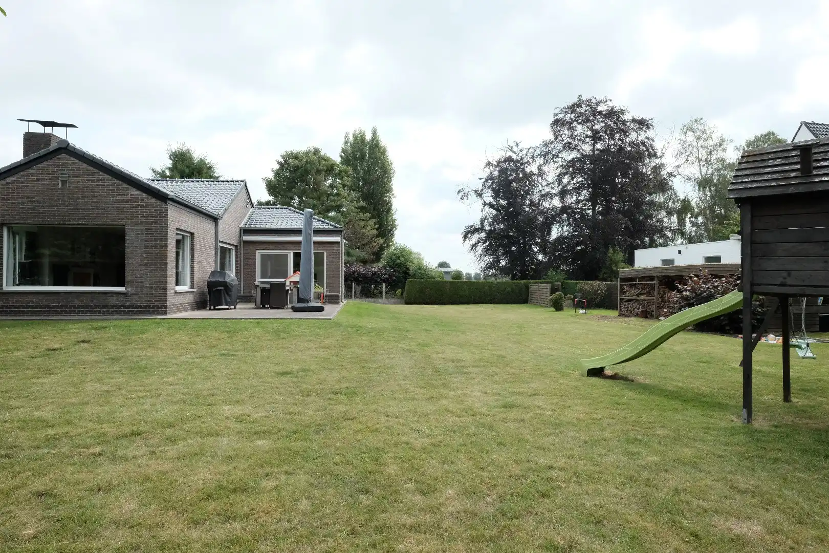 Alleenstaande gelijkvloerse woning op ruim perceel van 1.748 m² in Hooglede foto 4