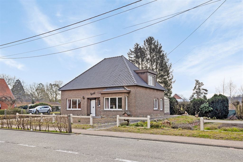 Gezellige woning op een groot perceel van ca. 10a foto 1