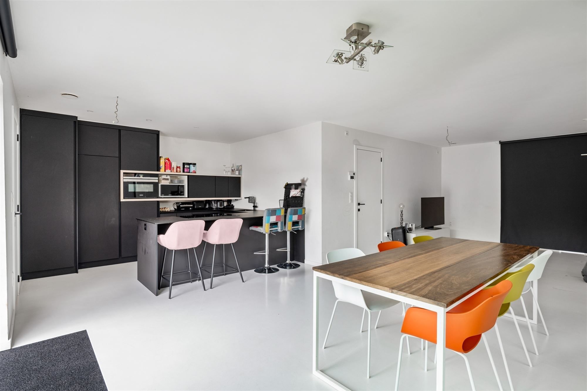 Recente woning met 3 achterliggende garages te Sint-Katelijne-Waver foto 4