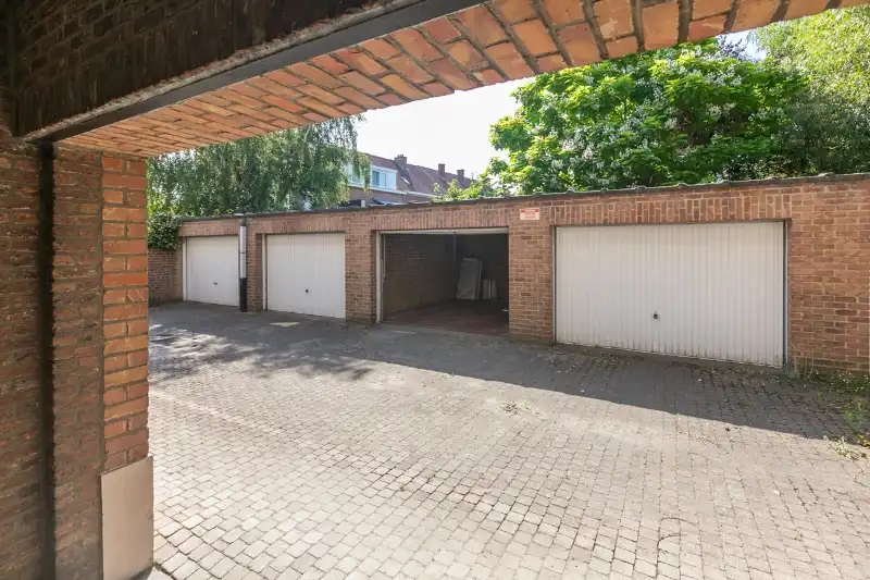 Residentieel gelegen, instapklaar appartement met 2 slaapkamers, terras, kelder en ruime Garage (energielabel B...) foto 9