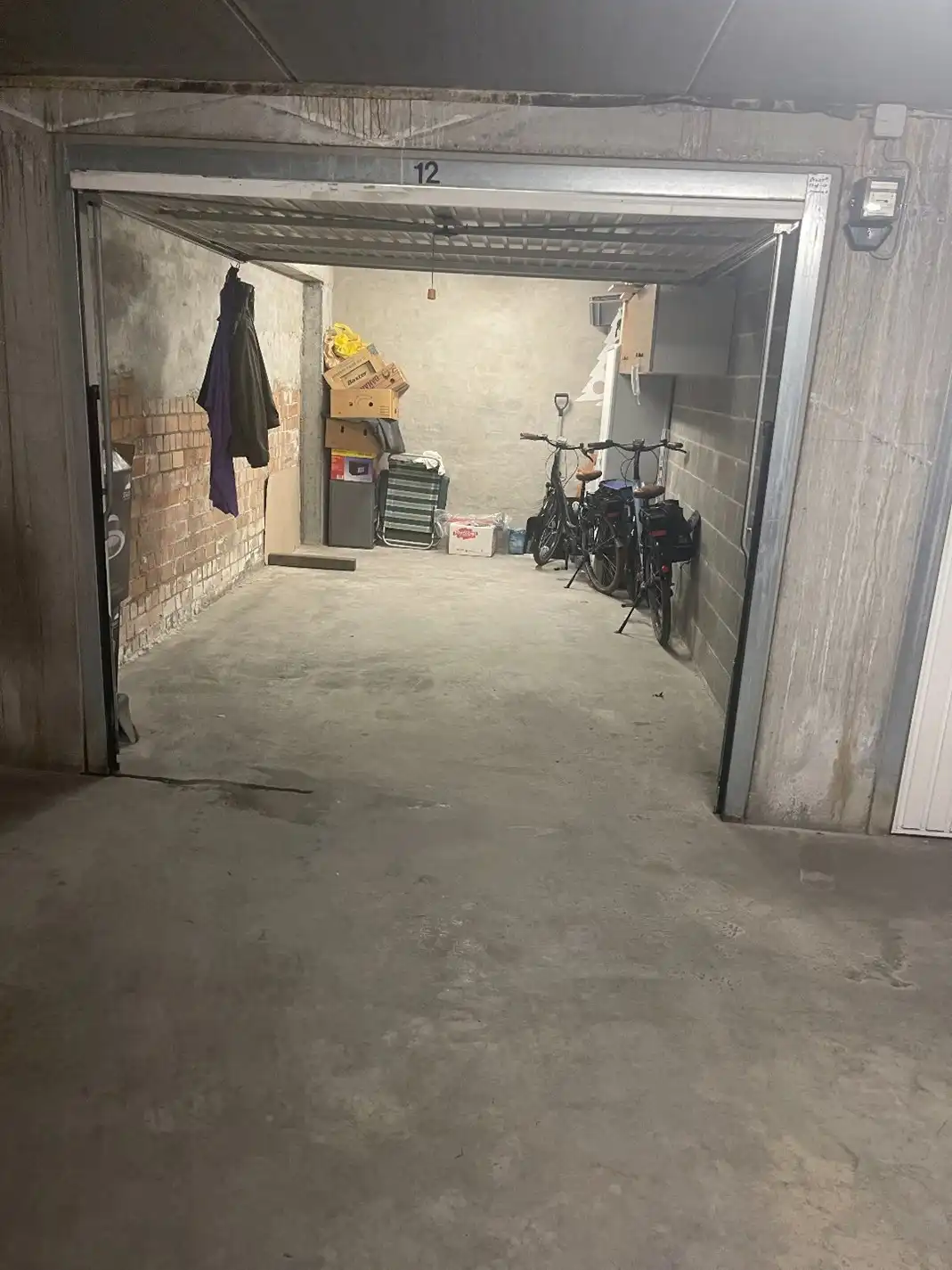 Ruime garage box te koop in Knokke-Heist omgeving verweeplein 3m op 5,45m foto 2