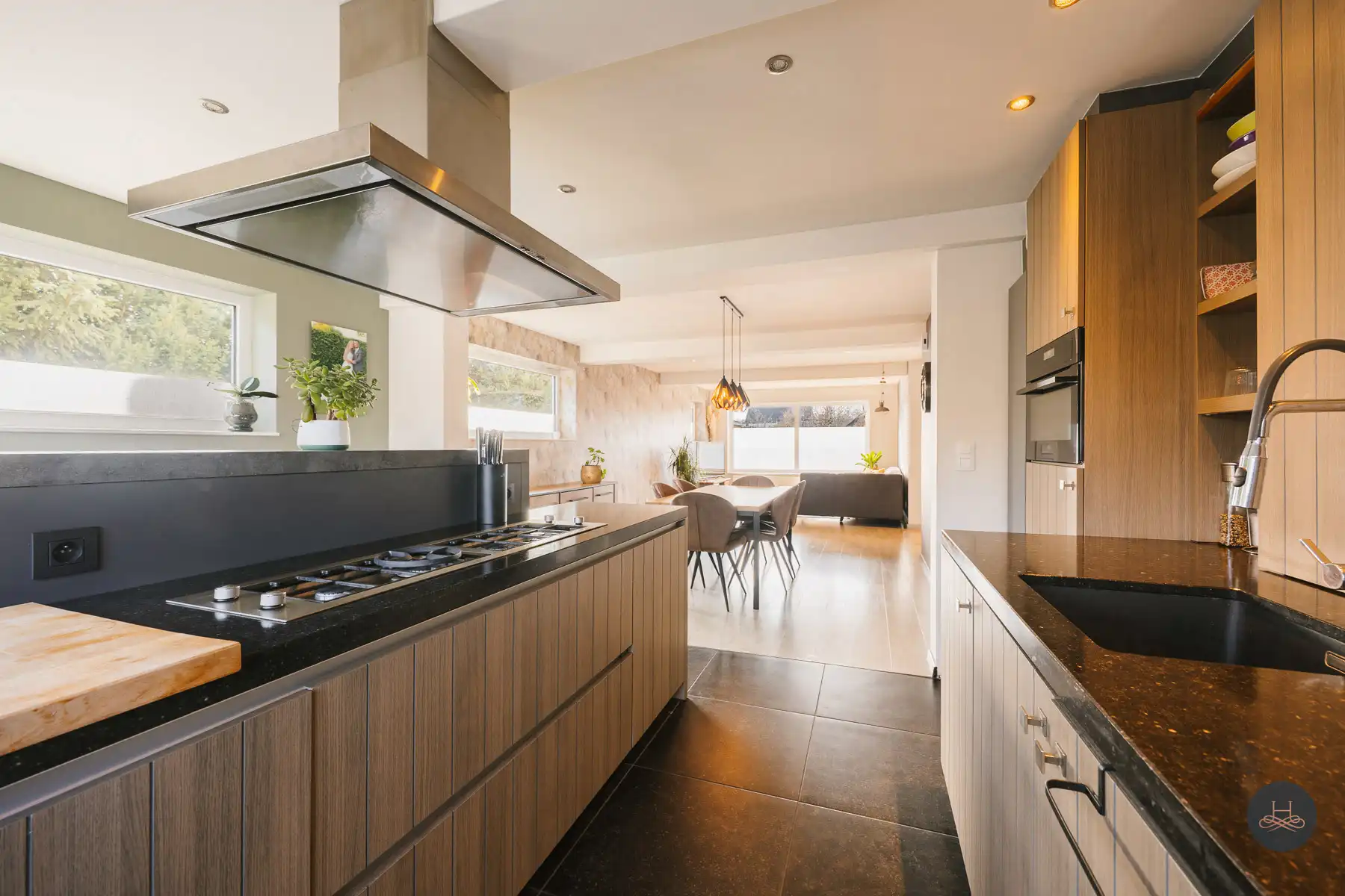 Recent energiezuinige halfopen woning op een royaal perceel foto 7