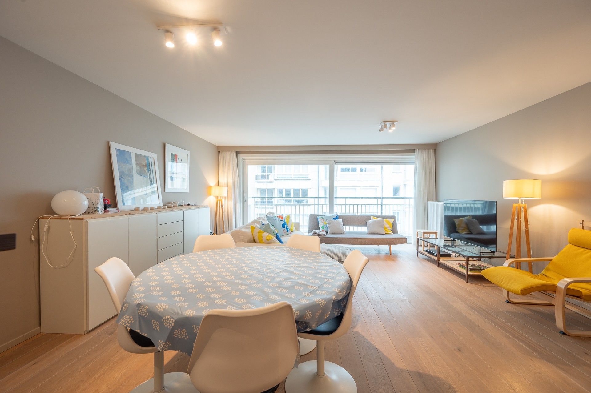 Gemeubeld: leuk en cozy appartement met 2 slpk en zijdelings zeezicht! foto 5
