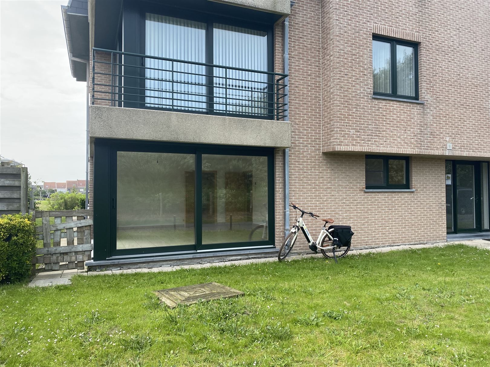 gelijkvloers appartement met garage foto 2