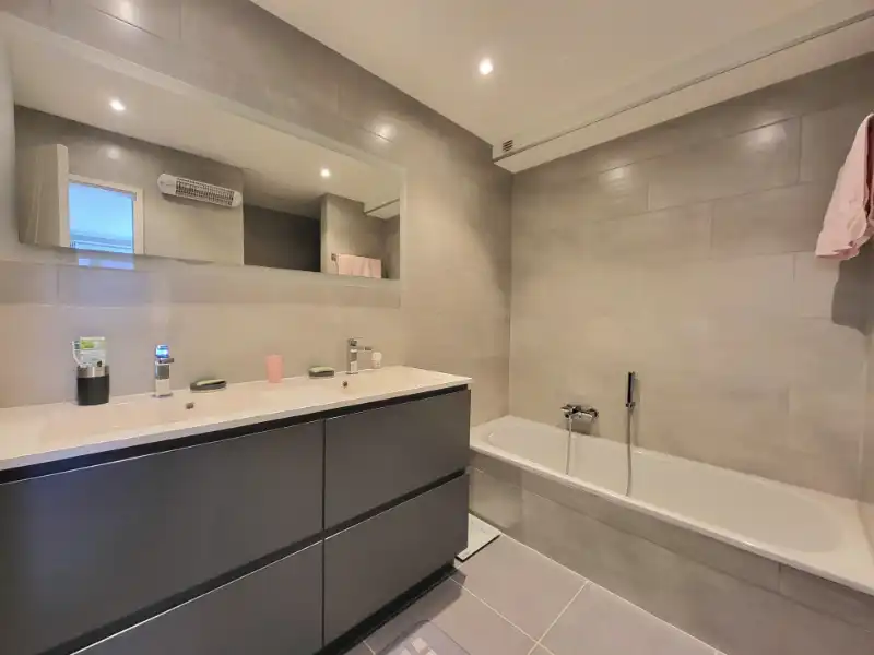 Ruim appartement met frontaal zeezicht te koop foto 7