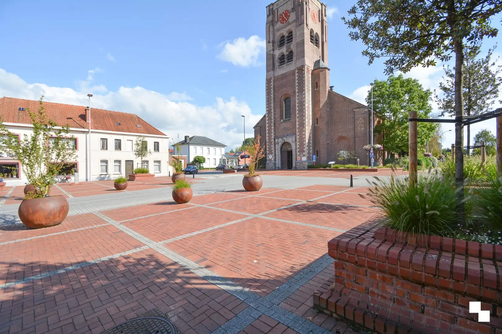 Recent tweeslaapkamer appartement in dorpskern van Sint-Eloois-Winkel foto 2
