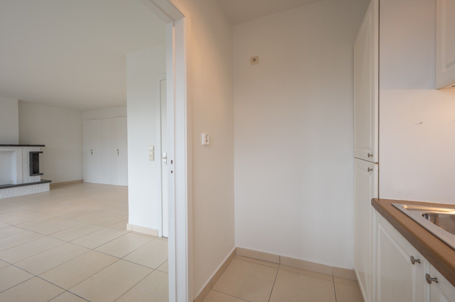 Ongemeubeld: Zonnige studio nabij centrum! foto 8