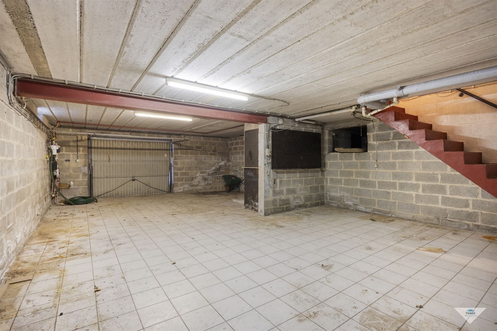 Ruime woning met veel potentieel foto 16