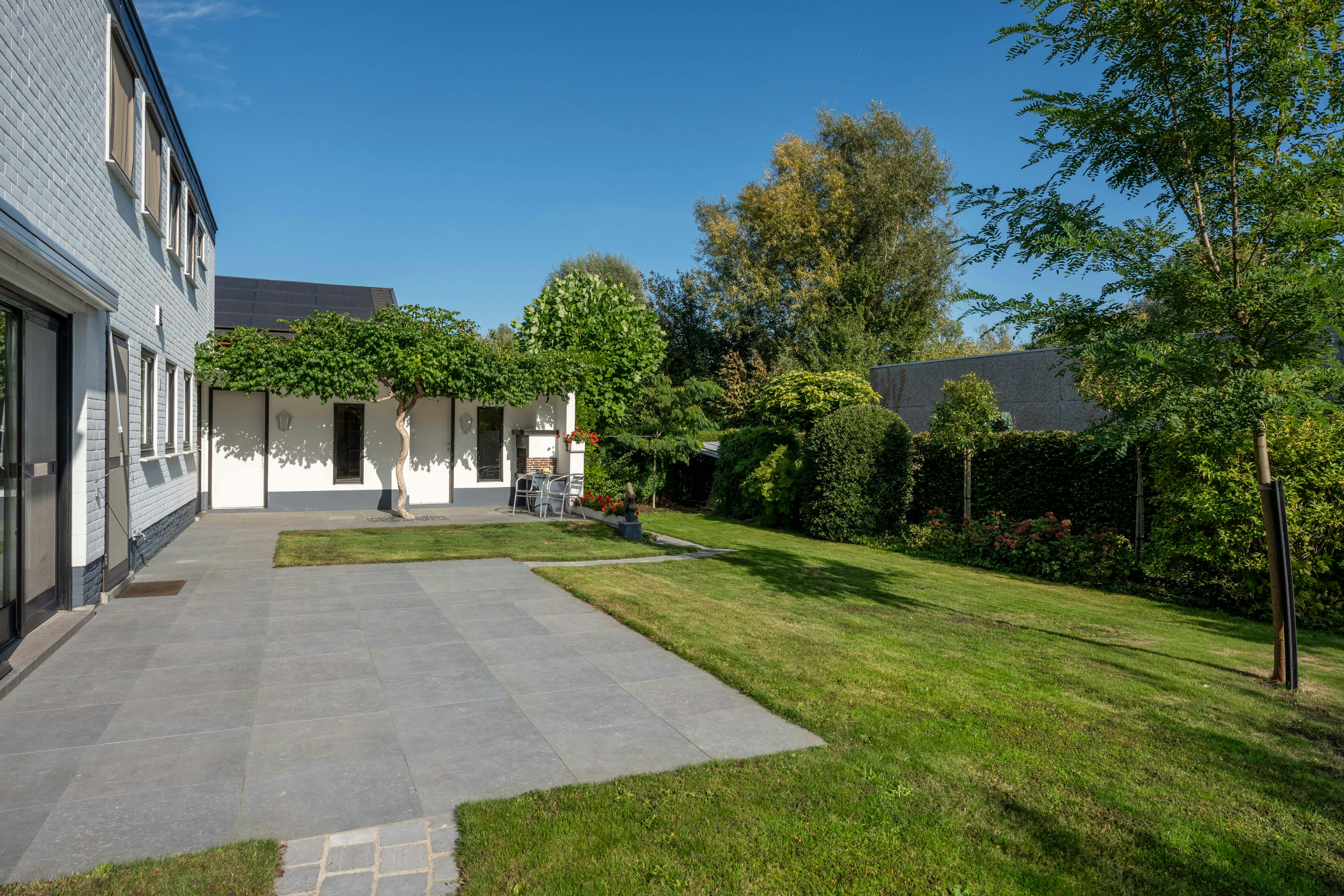 Vrijstaande villa met potentieel in Merellaan te Kortrijk foto 5
