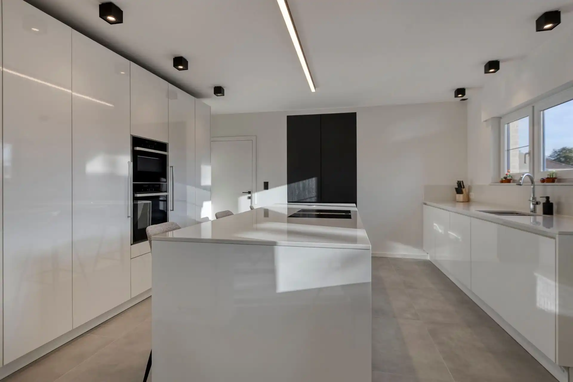 Gerenoveerde en energiezuinige woning met hoogwaardige afwerking in een rustige woonwijk te Wiemesmeer foto 10