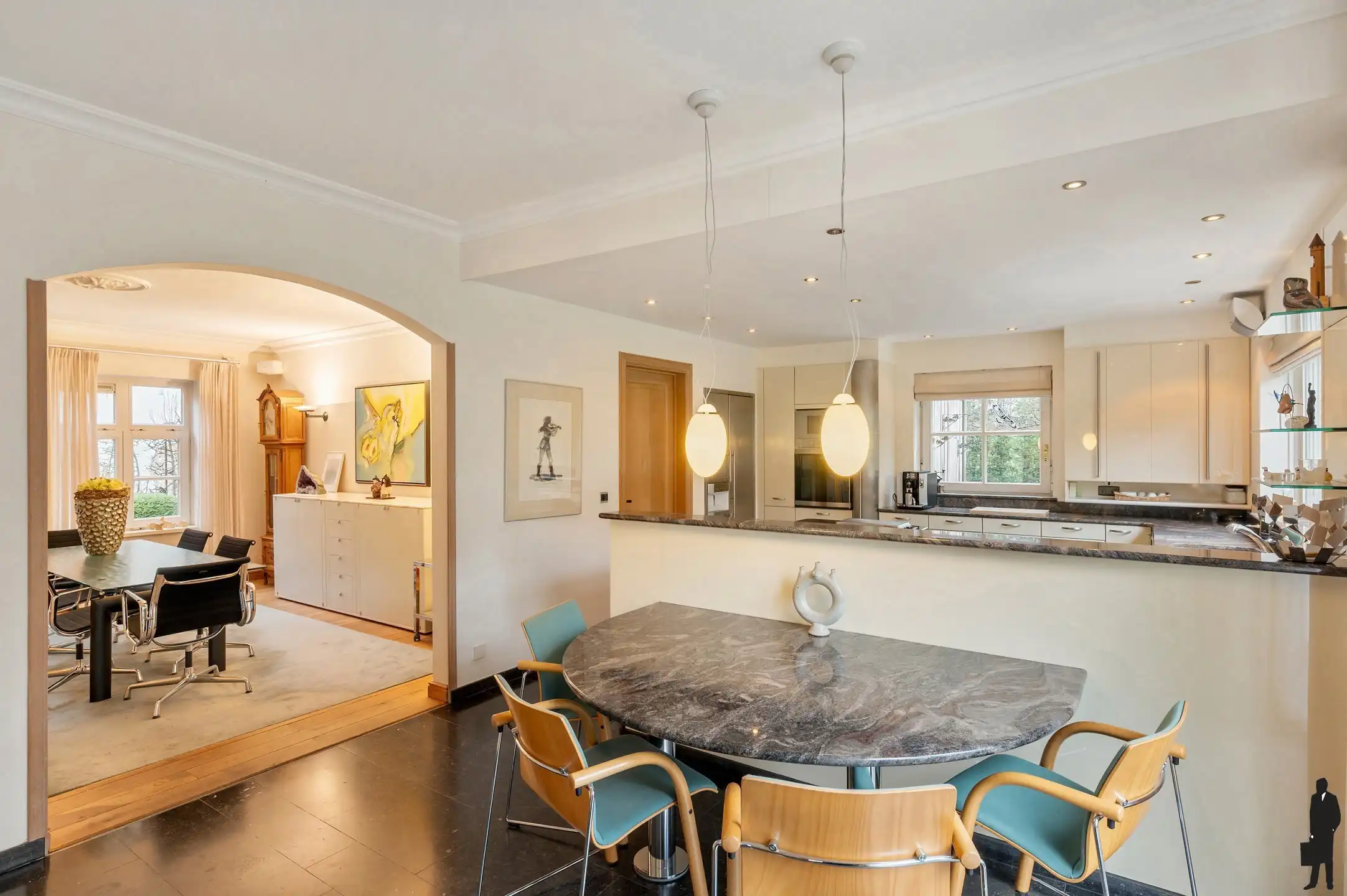 Op absolute toplocatie gelegen villa! foto 10