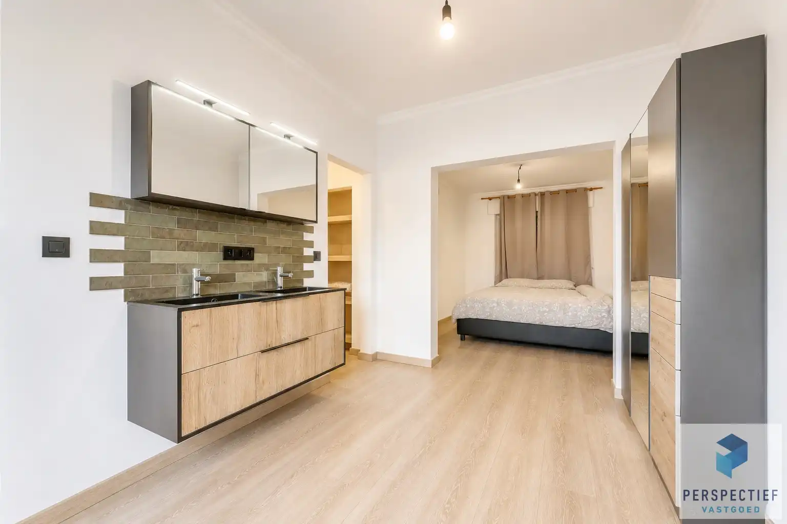 Vernieuwde woning met 4 slpk - garage & tuin in het dorpscentrum van Ramskapelle foto 6