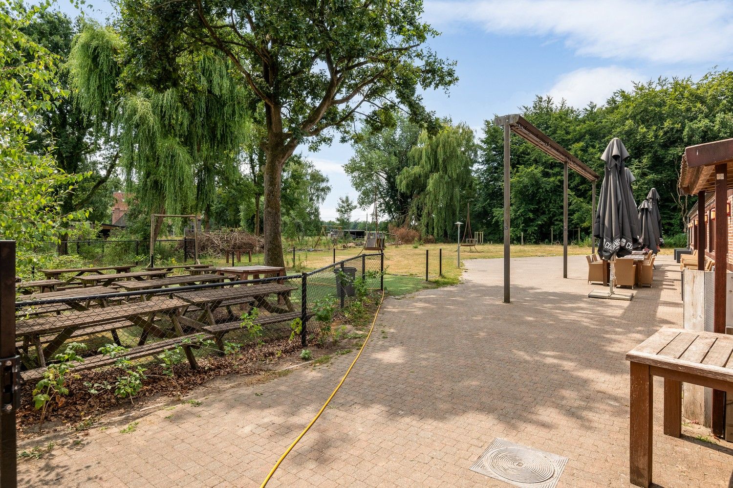 Polyvalent gebouw, appartement en magazijn te koop in Emblem! foto 32