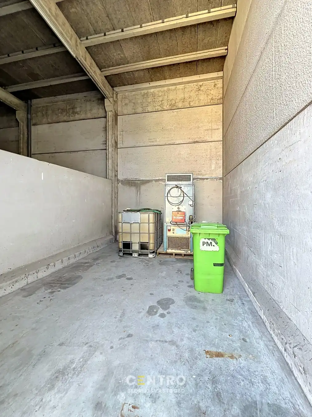 Instapklaar bedrijfspand (±345 m²) met magazijn, kantoor én 4 verhuurbare opslagunits, 1 garage en ruime parking op 603 m²  te INGELMUNSTER! foto 20