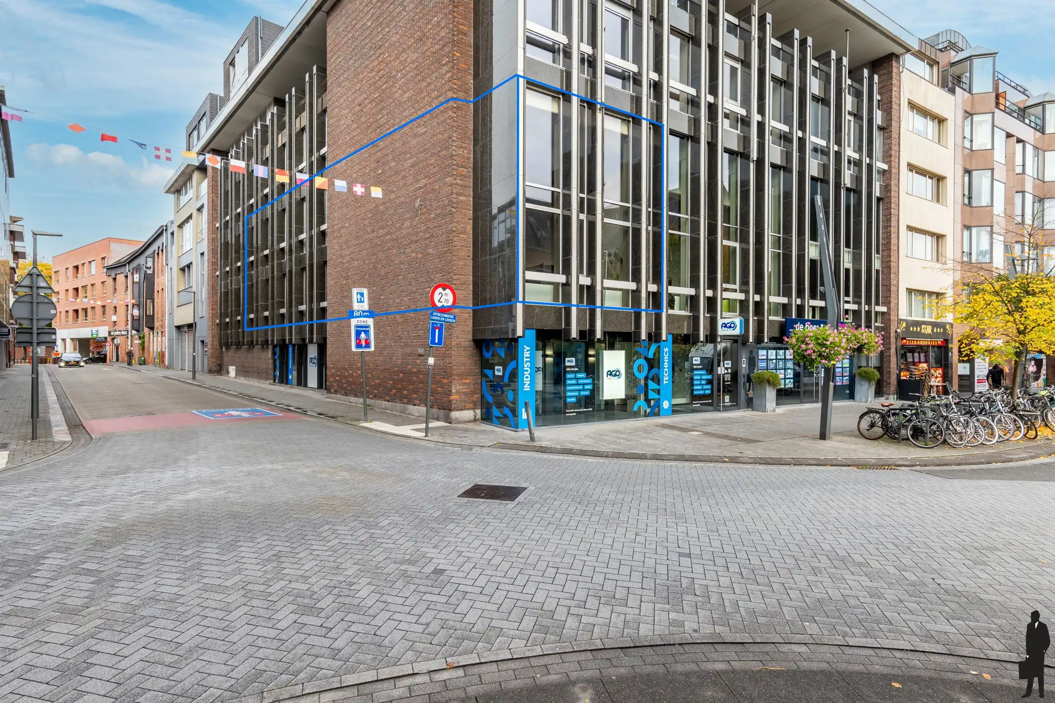 Duplex in loftstijl (182m²) met zicht op de Grote Markt ! foto {{pictureIndex}}