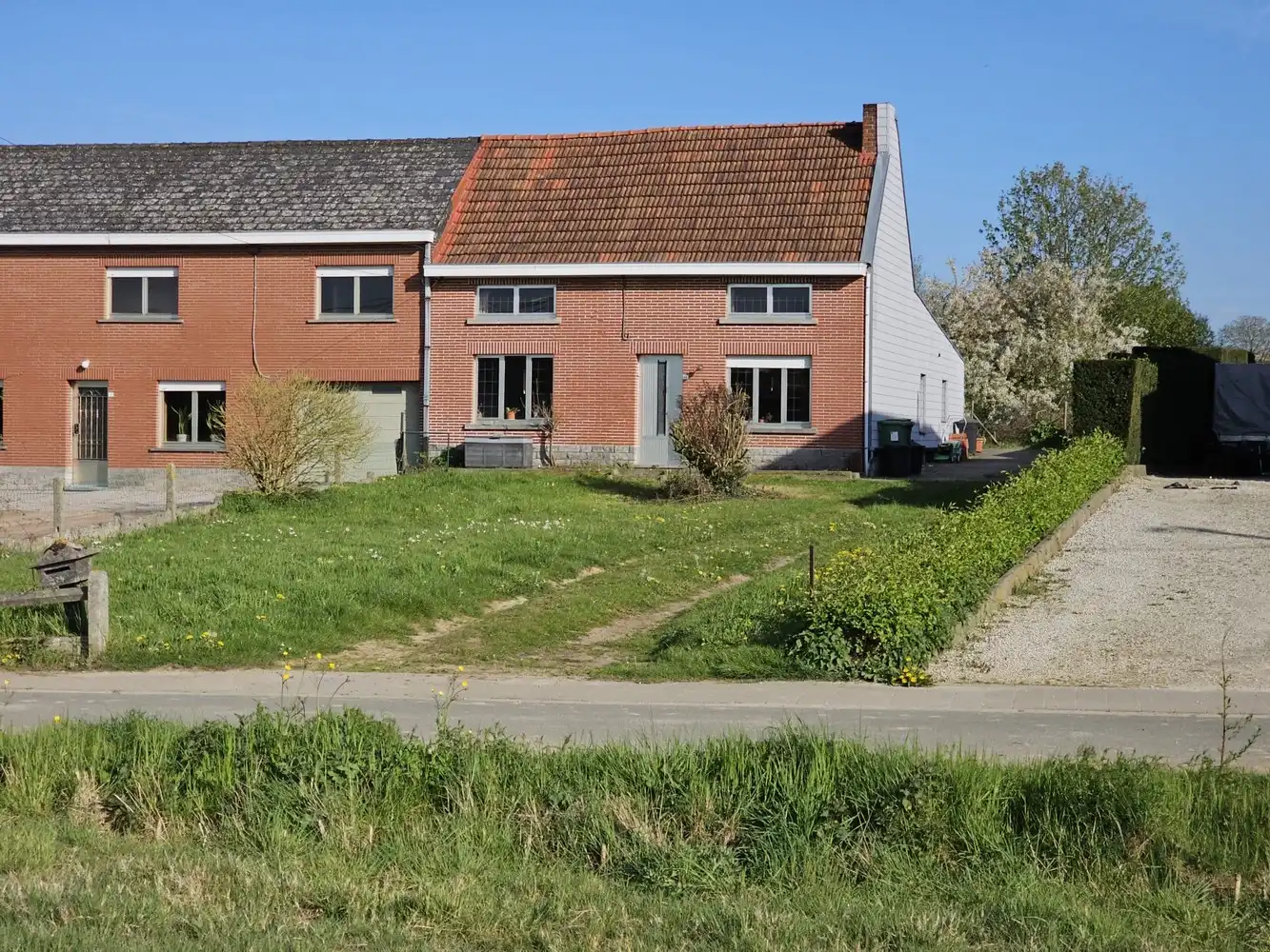 Rustig gelegen te renoveren halfopen bebouwing foto 3