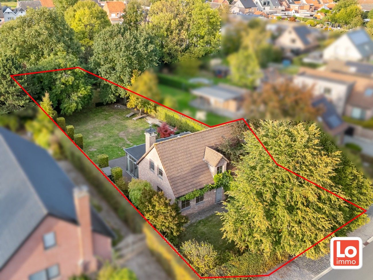 Charmante alleenstaande woning met inpandige garage en grote tuin op een rustige, groene locatie nabij het centrum van Beervelde! foto 3