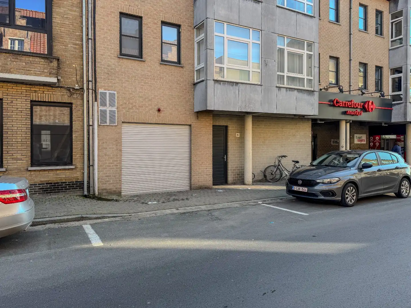 Zeer ruime garagebox (31m²) en extra berging (6m²) nabij de Grote Markt foto 4