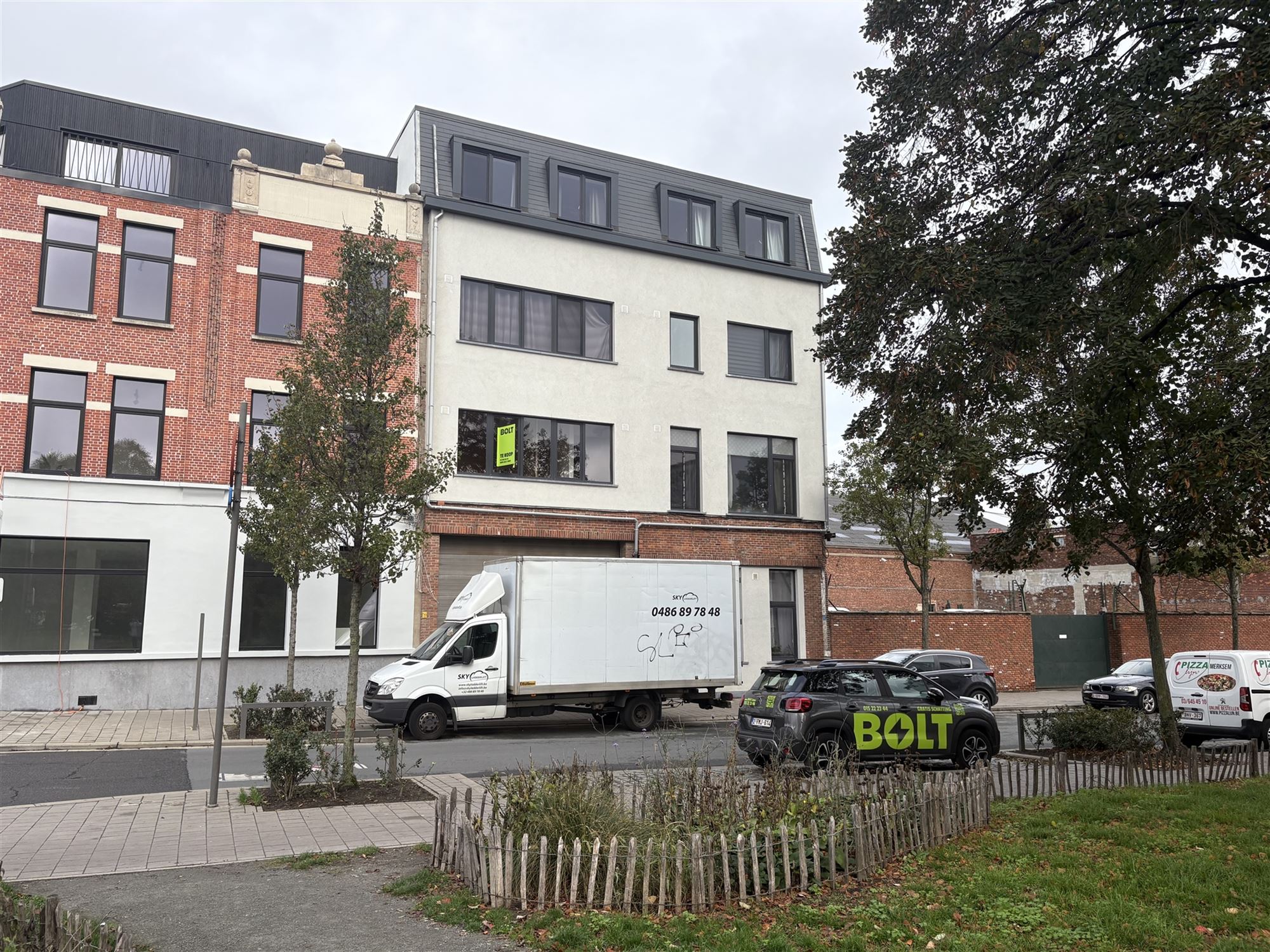 Appartement met terras (12m²) te Merksem foto {{pictureIndex}}