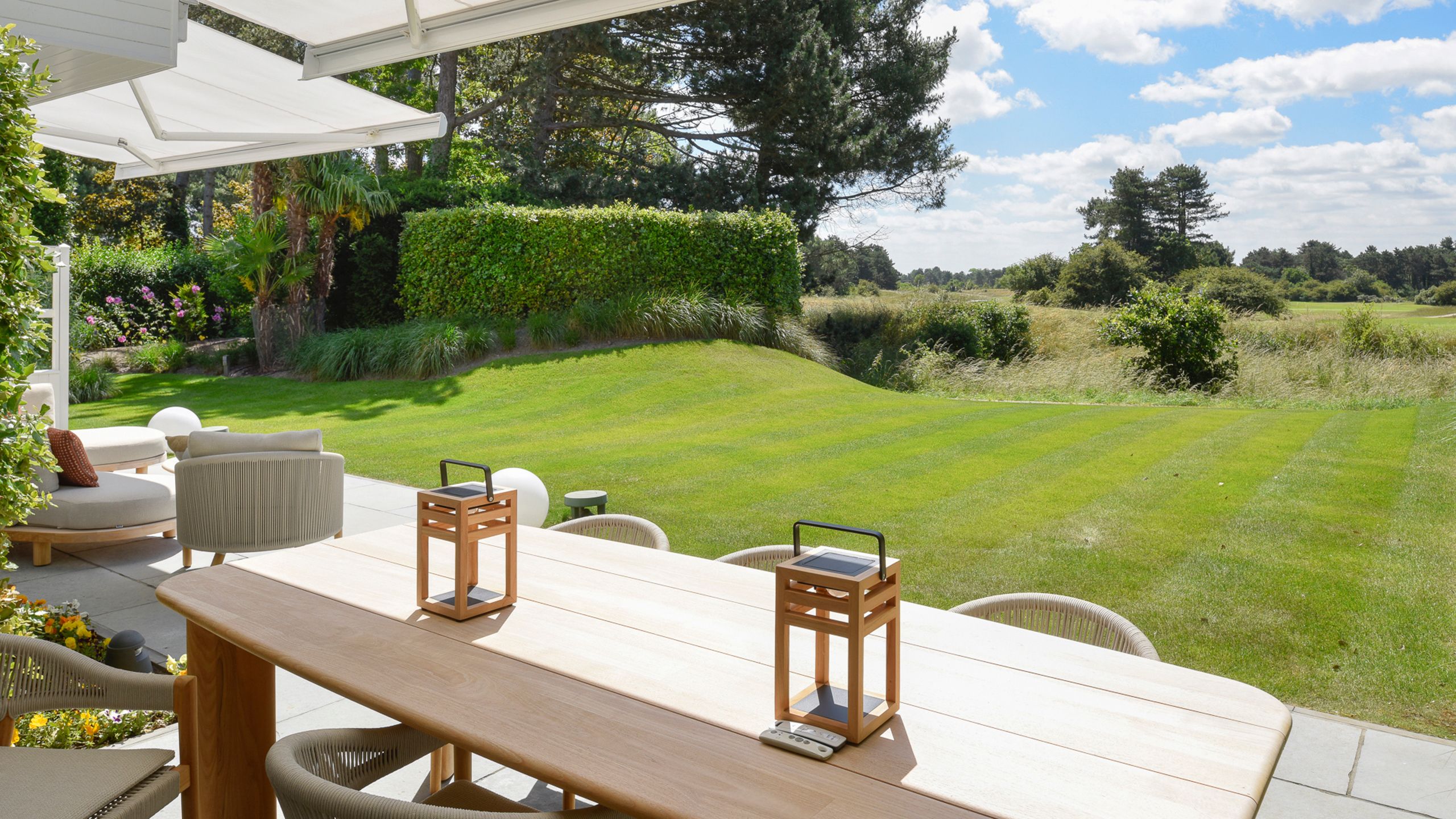 VILLA met panoramisch zicht en unieke ligging aan de golf... foto 9