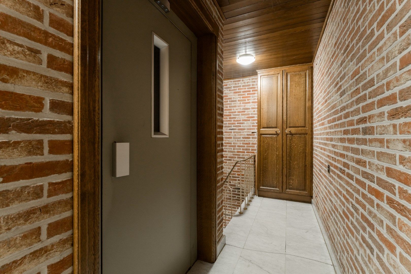 Ideaal investerings- of startersappartement zonder renovatieverplichting en met lift te koop! foto 2