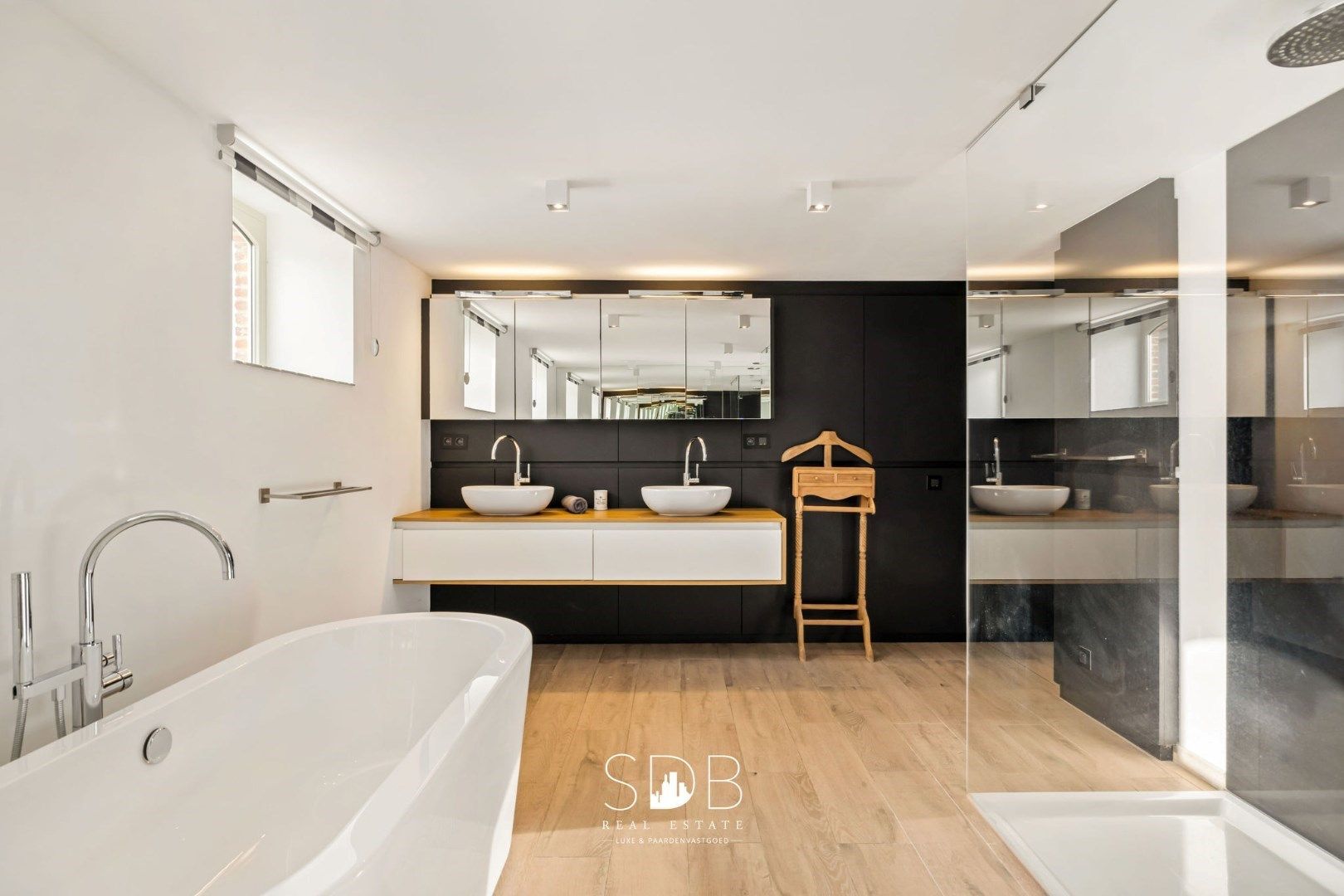 Prachtige villa in hoevestijl met bijgebouwen en akkerlanden/weilanden op 1,45ha foto 25