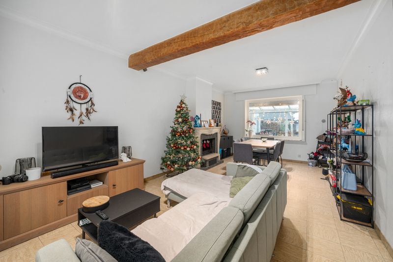 Roeselare : Op te frissen hoekwoning met gezellige tuin  voorzien van 3 slaapkamers&nbsp;en veel potentieel. foto 2