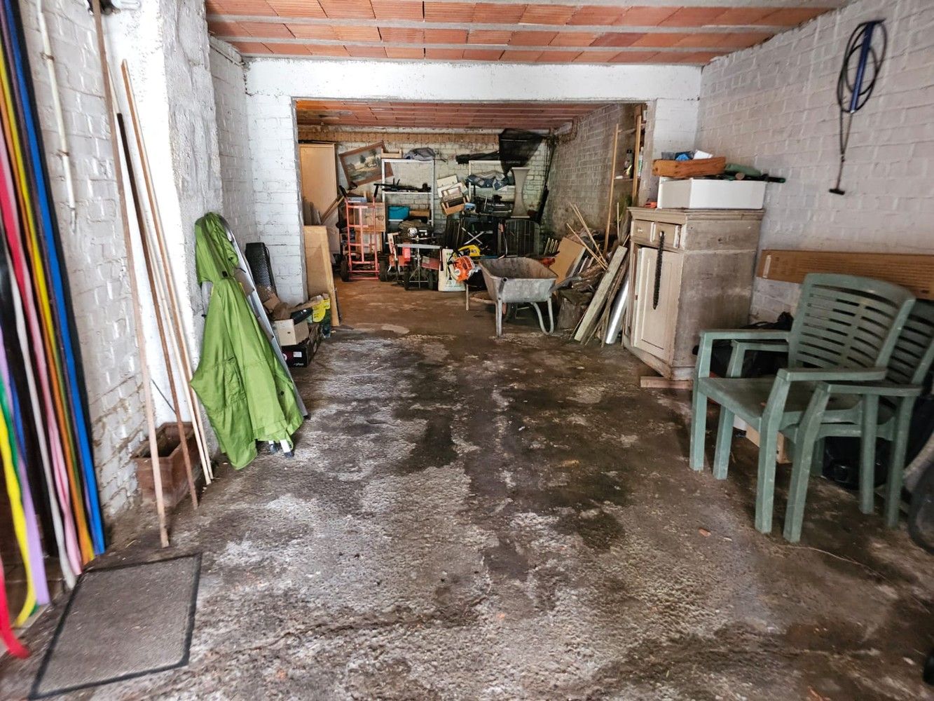 Ruime, solide woning met grote kelder, terras en tuin foto 17