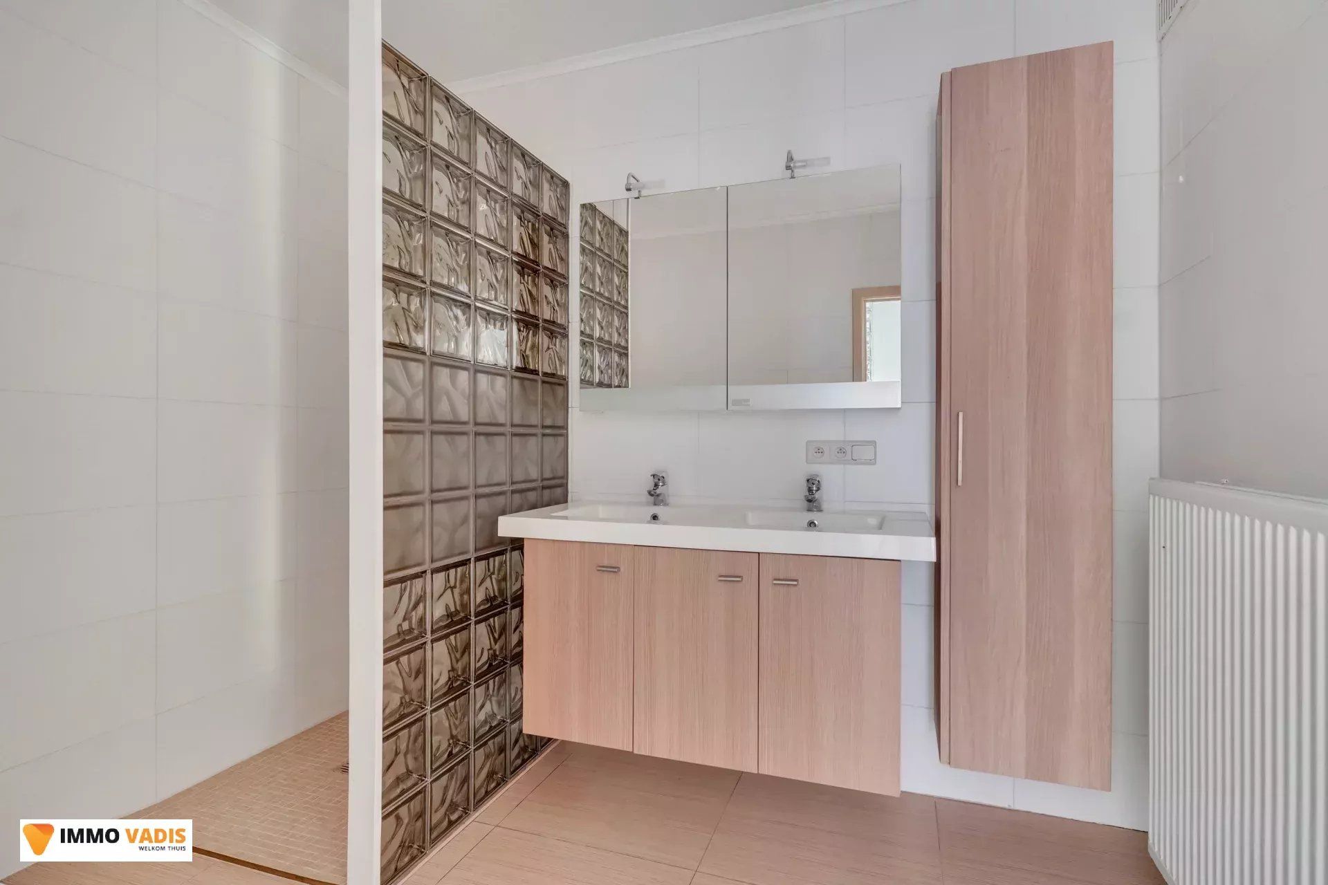 Ruim appartement met twee slaapkamers, terras en ondergrondse parkeerplaats foto 6